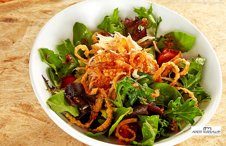 Chicken-crispy-salad930x-600