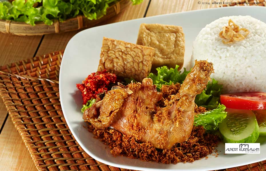 nasi ayam goreng, AKP for Tong Tji T-House