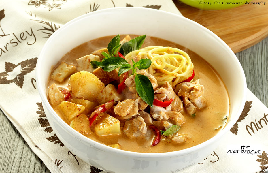 thai-extreme-yellow-chicken-laksa