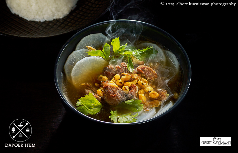 dapoer-item-soto-bandung