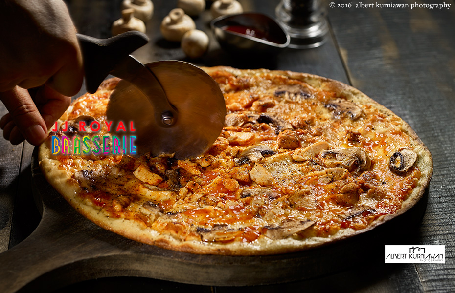 akp-JJRoyal-Brasserie-BBQ-Chicken-Pizza