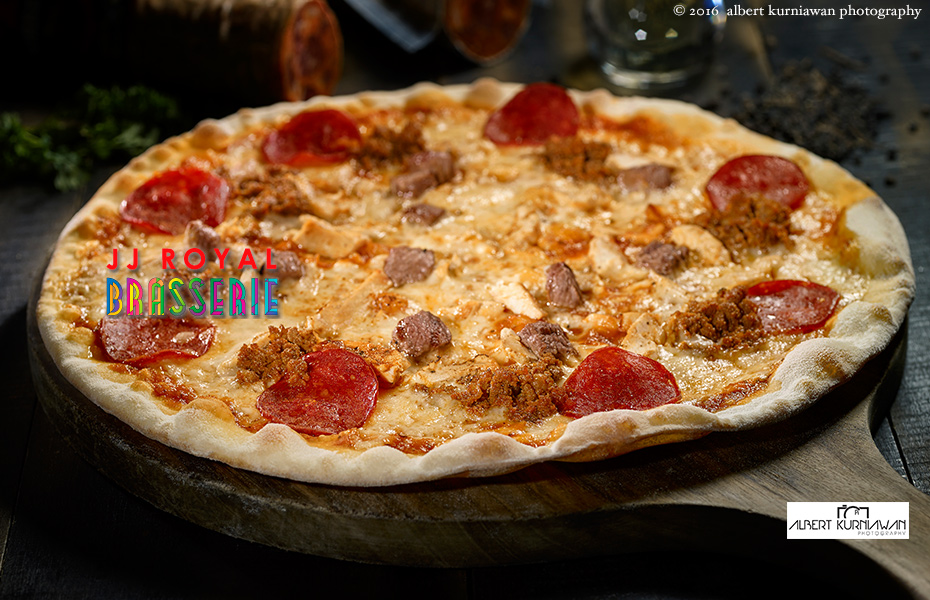 akp-JJRoyal-Brasserie-meat-lover-pizza